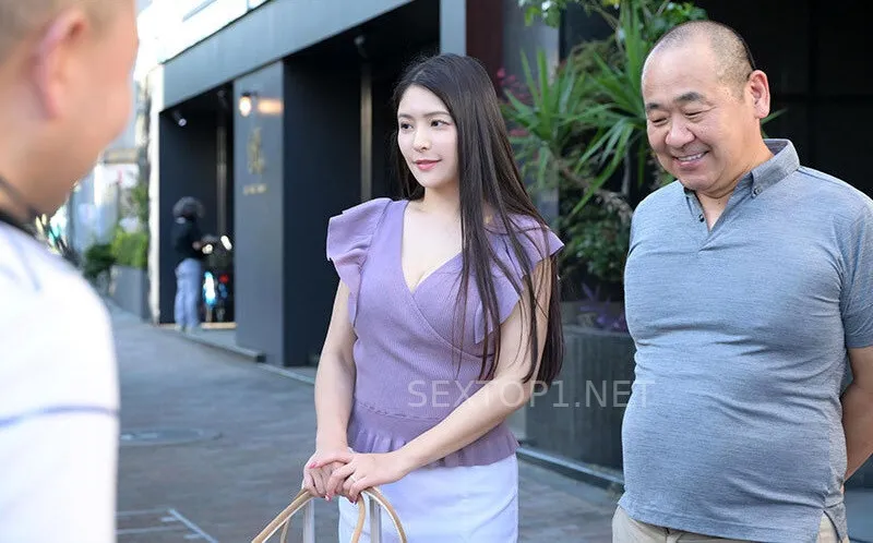 Thấy người vợ của nhân viên đẹp quá, quản lý lại có sở thích đụ người vợ người khác nên đã…